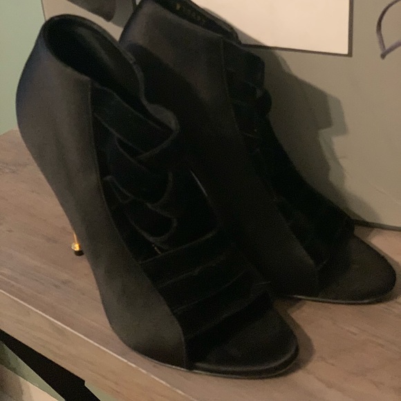 Tom Ford Vintage Peep Toe Heels - Picture 2 of 15